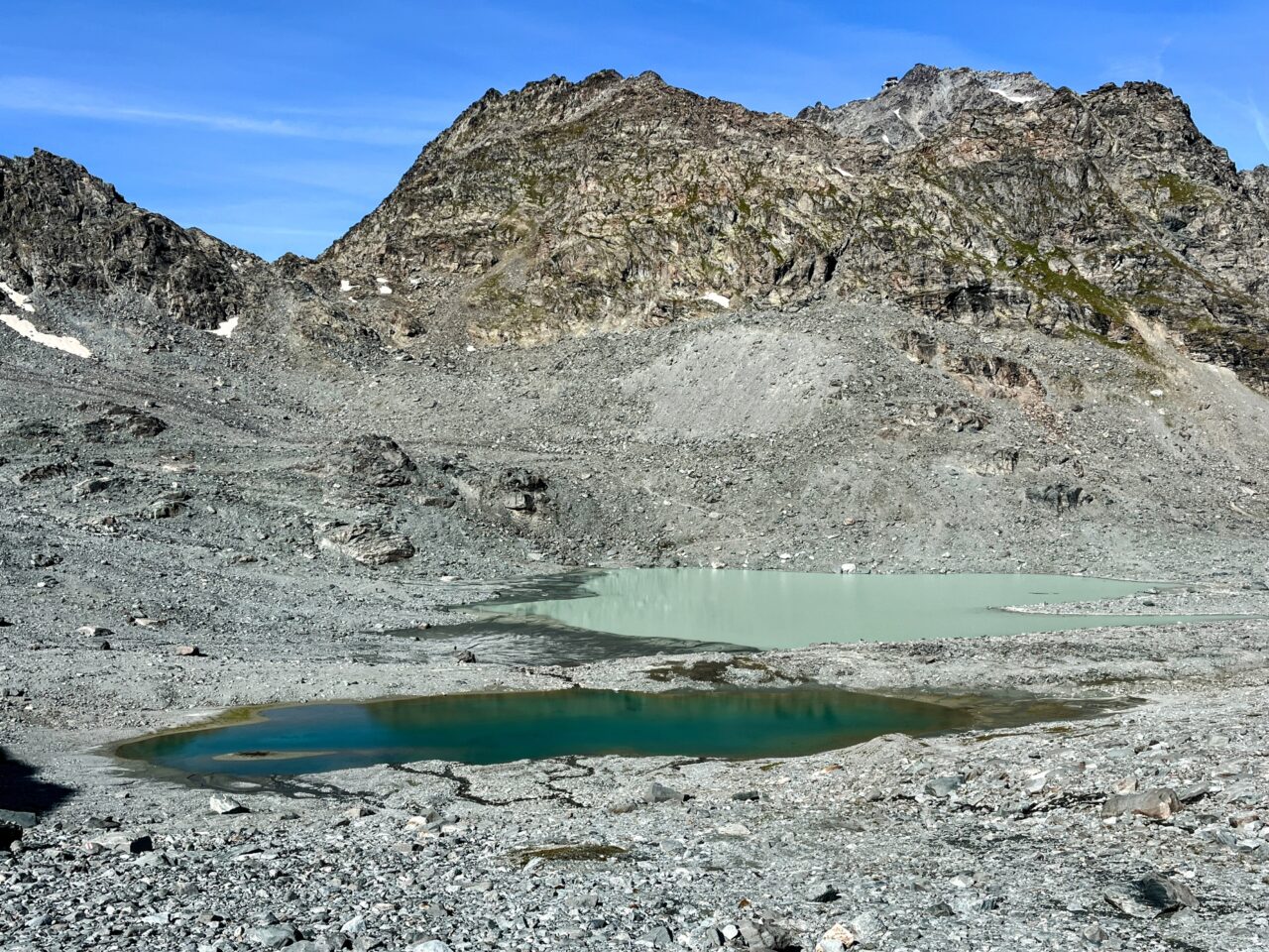 wanderung_alpenpaesseweg_etappe_29_cabane_de_prafleuri_cabane_de_louvie_