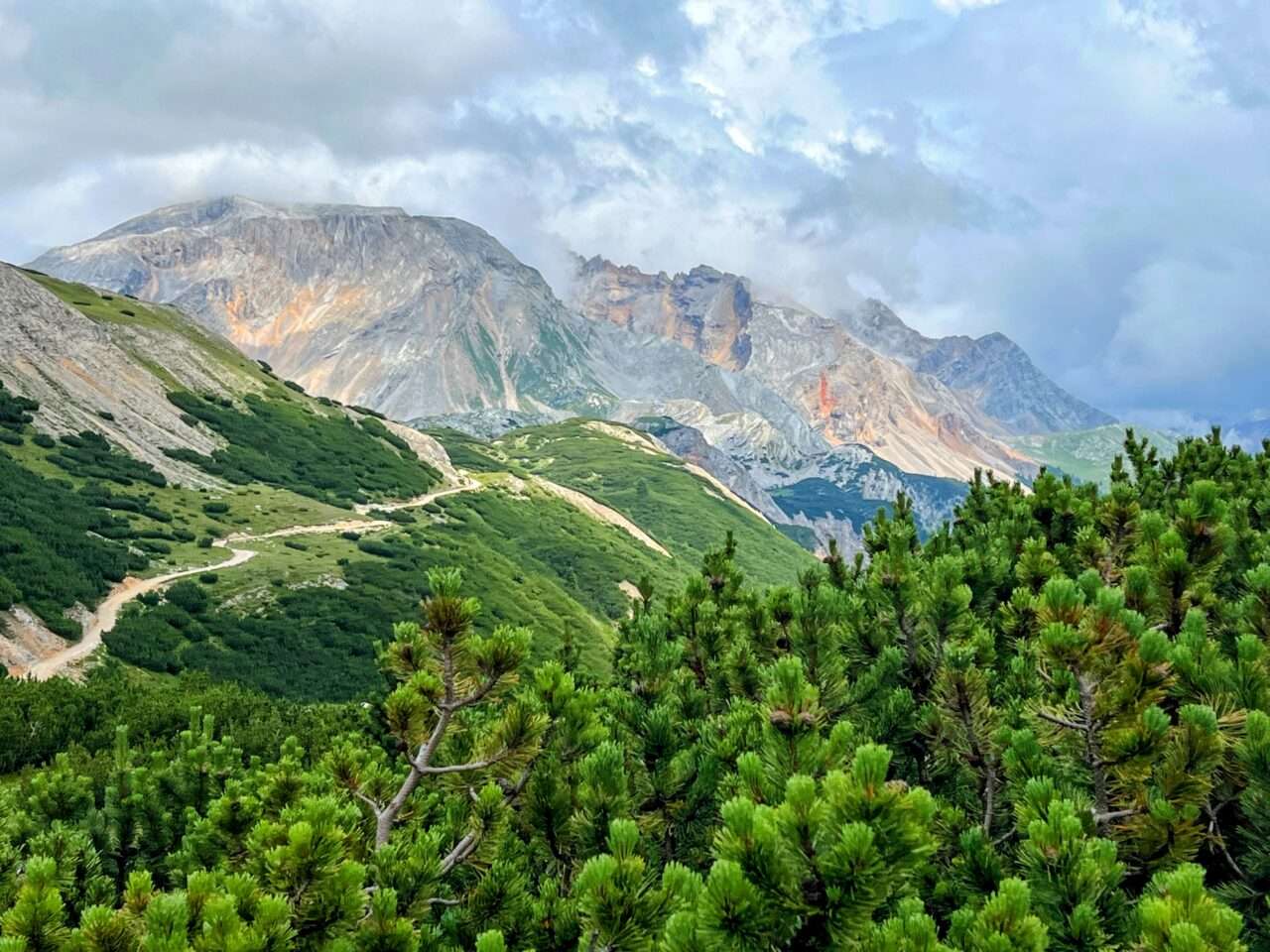 wanderung_dolomiten_hoehenweg_1_etappe_1_pragser_wildsee_rifugio_sennes_