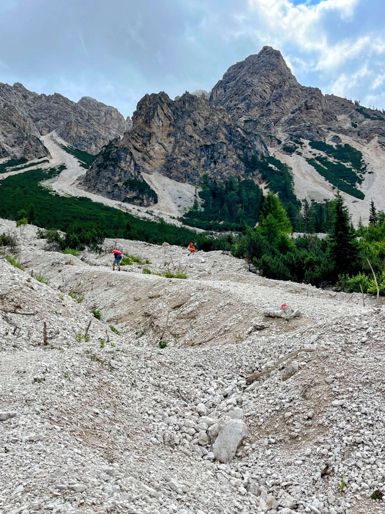 wanderung_dolomiten_hoehenweg_1_etappe_1_pragser_wildsee_rifugio_sennes_