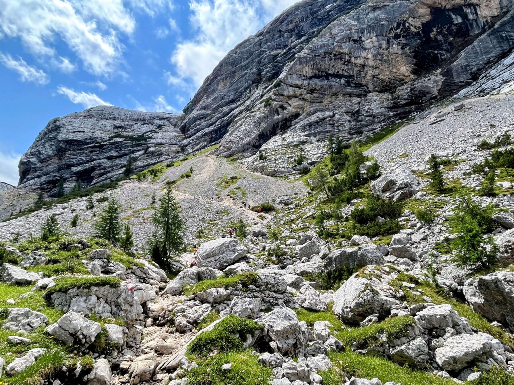 wanderung_dolomiten_hoehenweg_1_etappe_1_pragser_wildsee_rifugio_sennes_