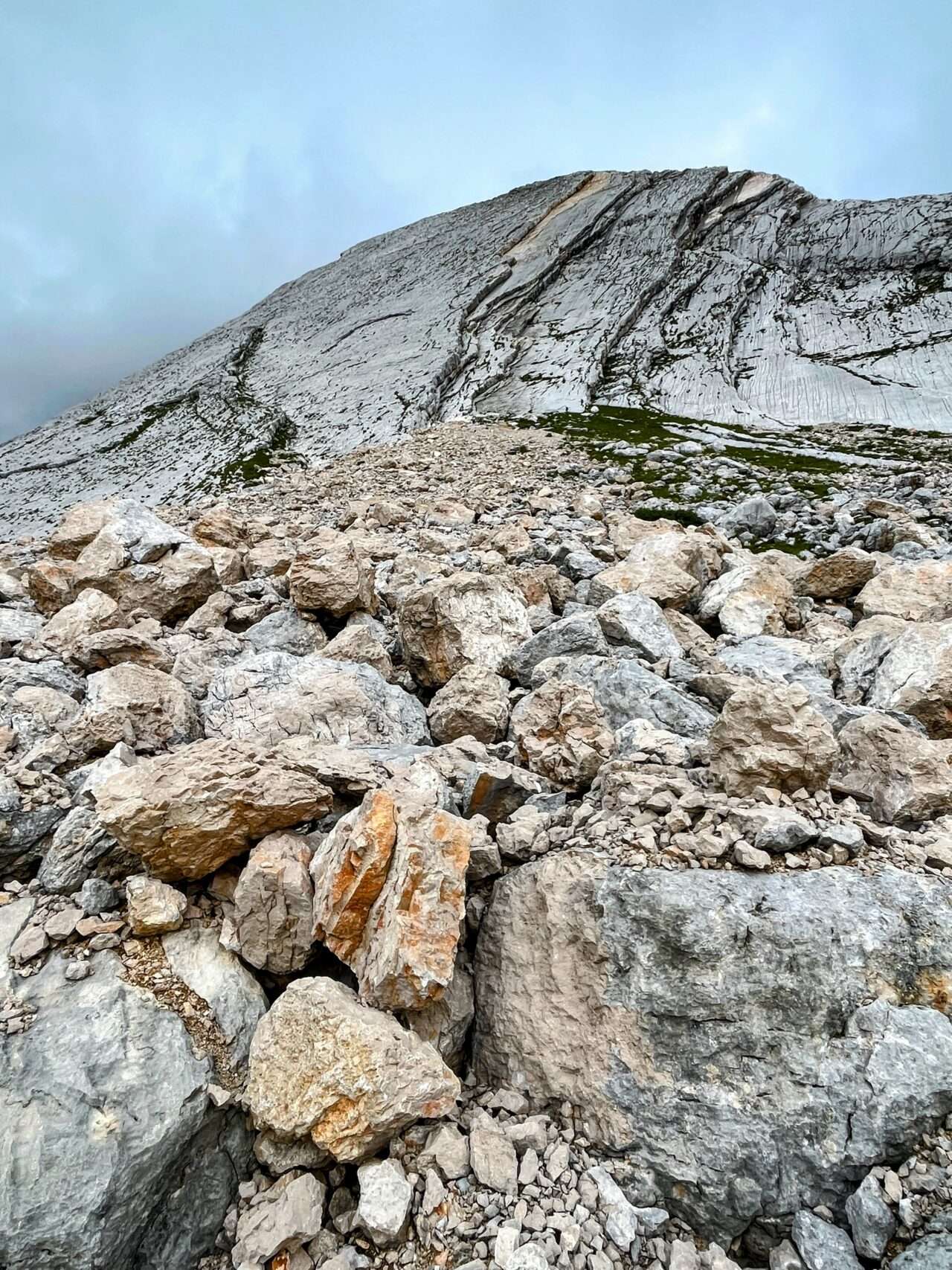 wanderung_dolomiten_hoehenweg_1_etappe_1_pragser_wildsee_rifugio_sennes_