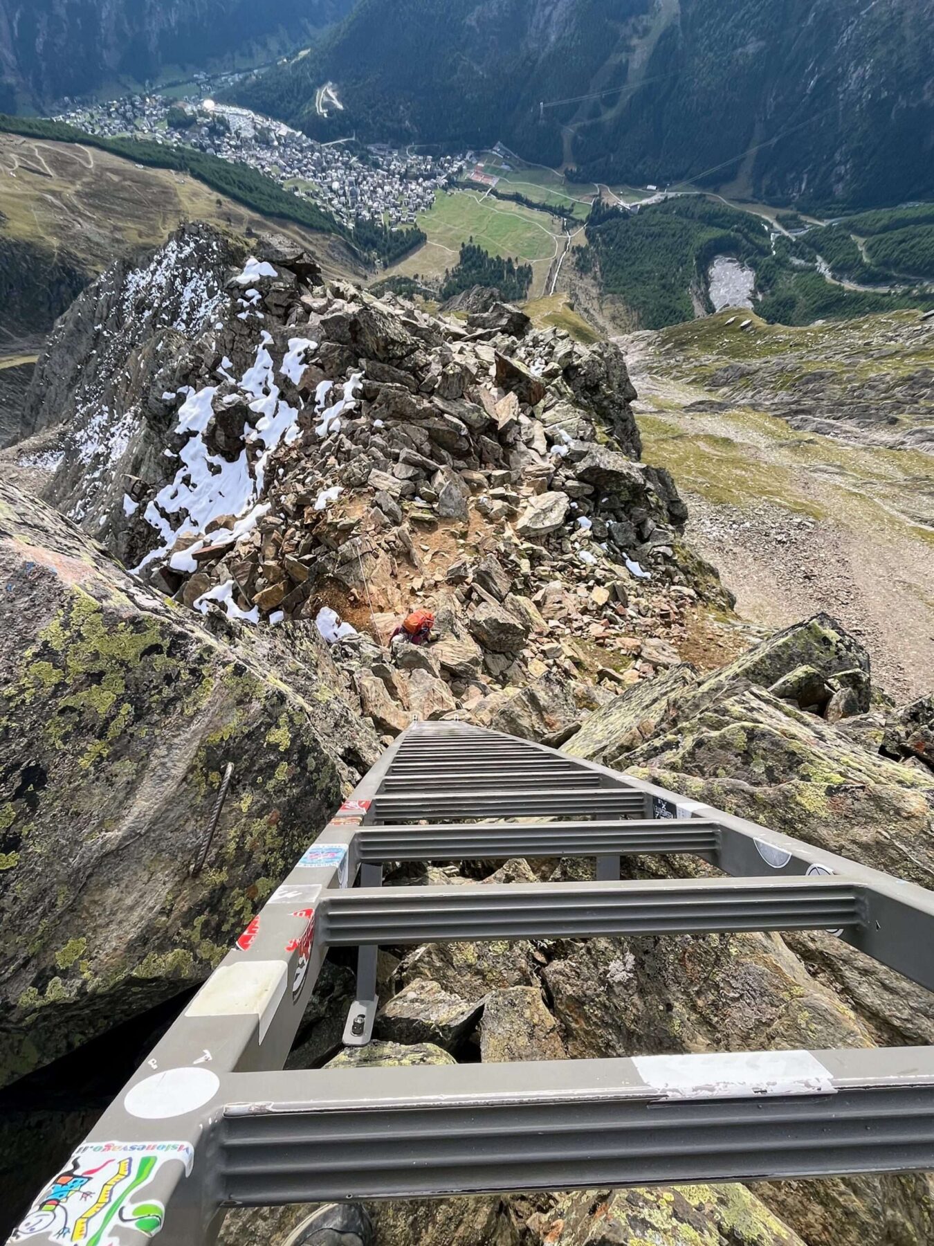 wanderung_saaser_huettentour_tag_4_mischabelhuette_saas_fee_