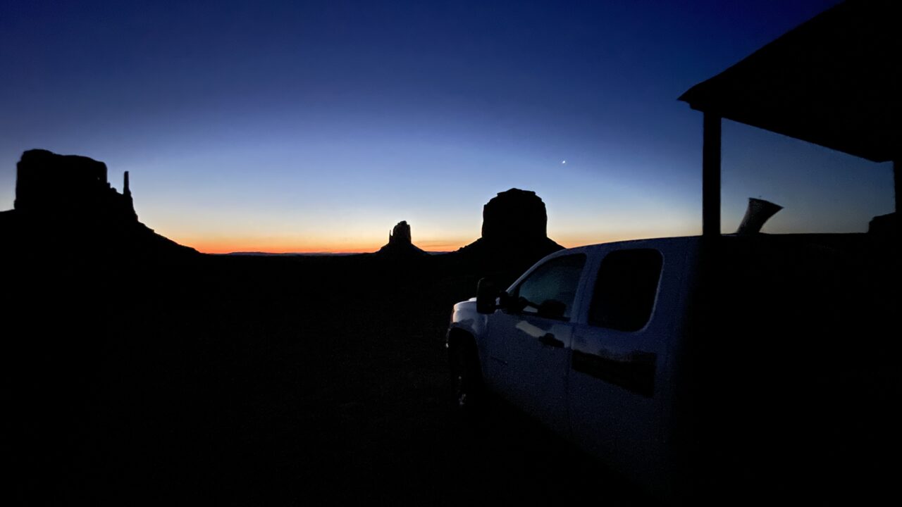 monument_valley_sunrise_hike_