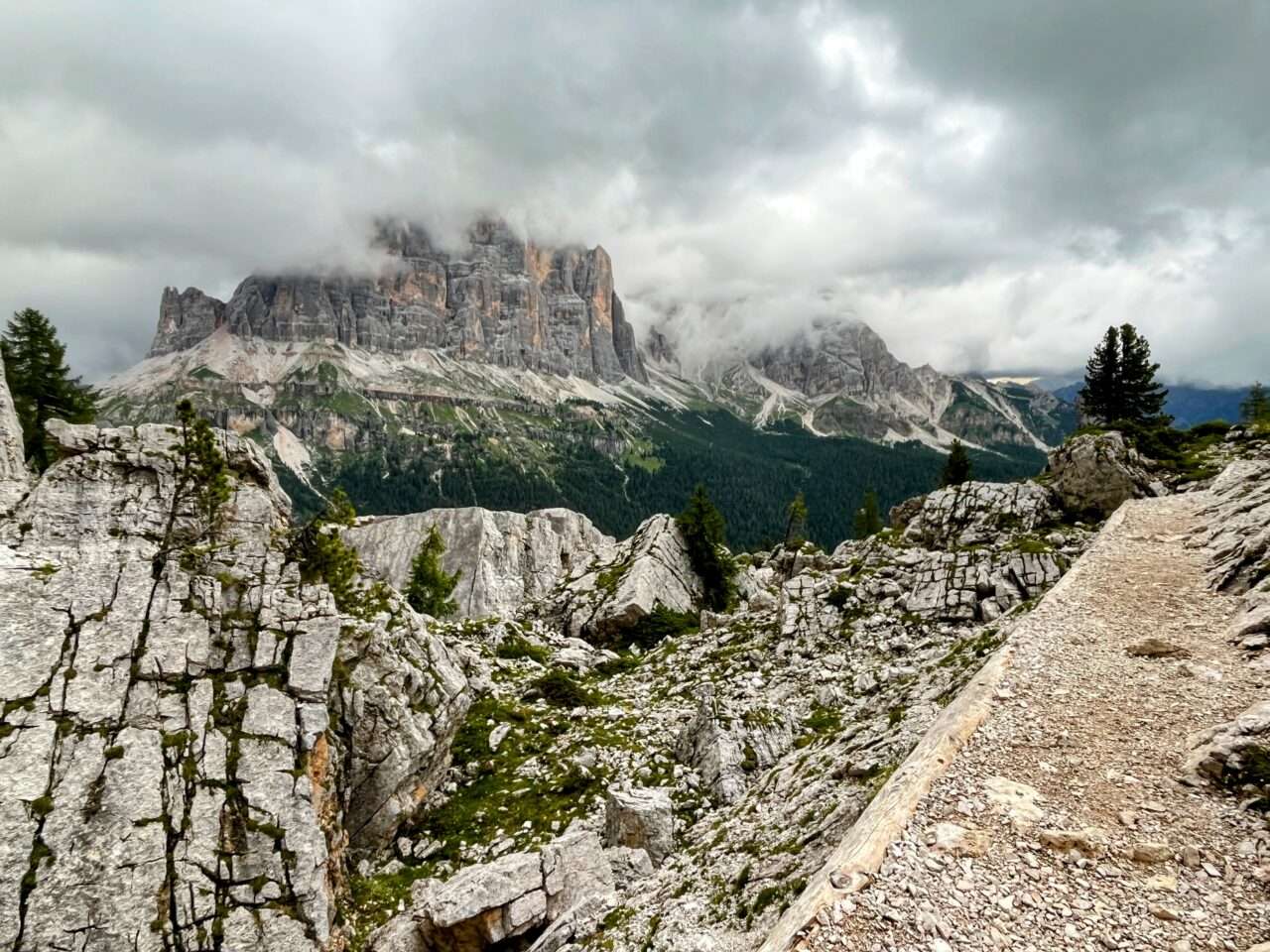 wanderung_dolomiten_hoehenweg_1_etappe_4_rifugio_lagazuoi_rifugio_cinque_torri_