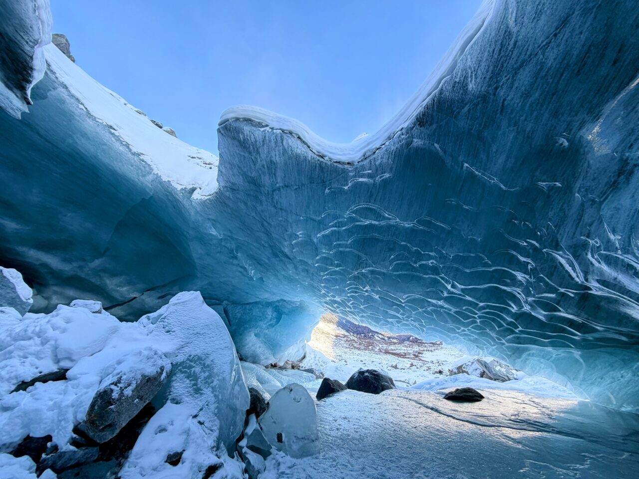 schneeschuhwanderung_gletscherhoehle_morteratschgletscher_