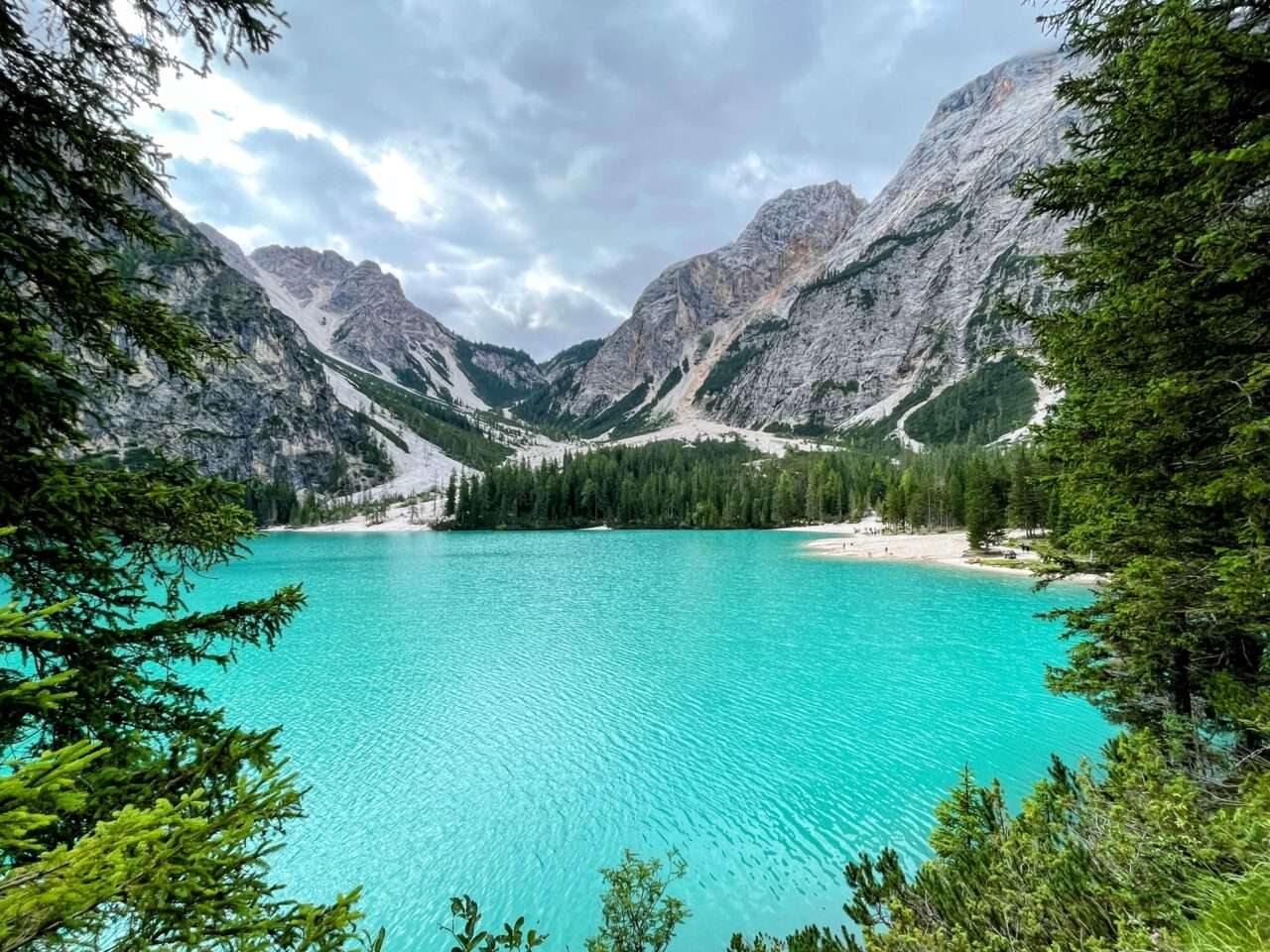 wanderung_dolomiten_hoehenweg_1_etappe_1_pragser_wildsee_rifugio_sennes_