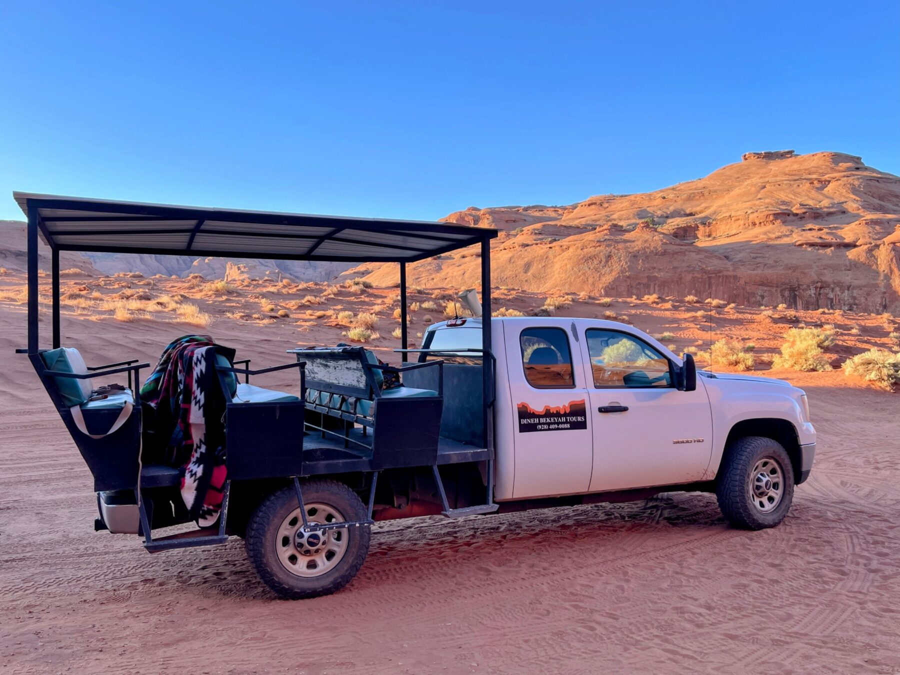 monument_valley_sunrise_hike_