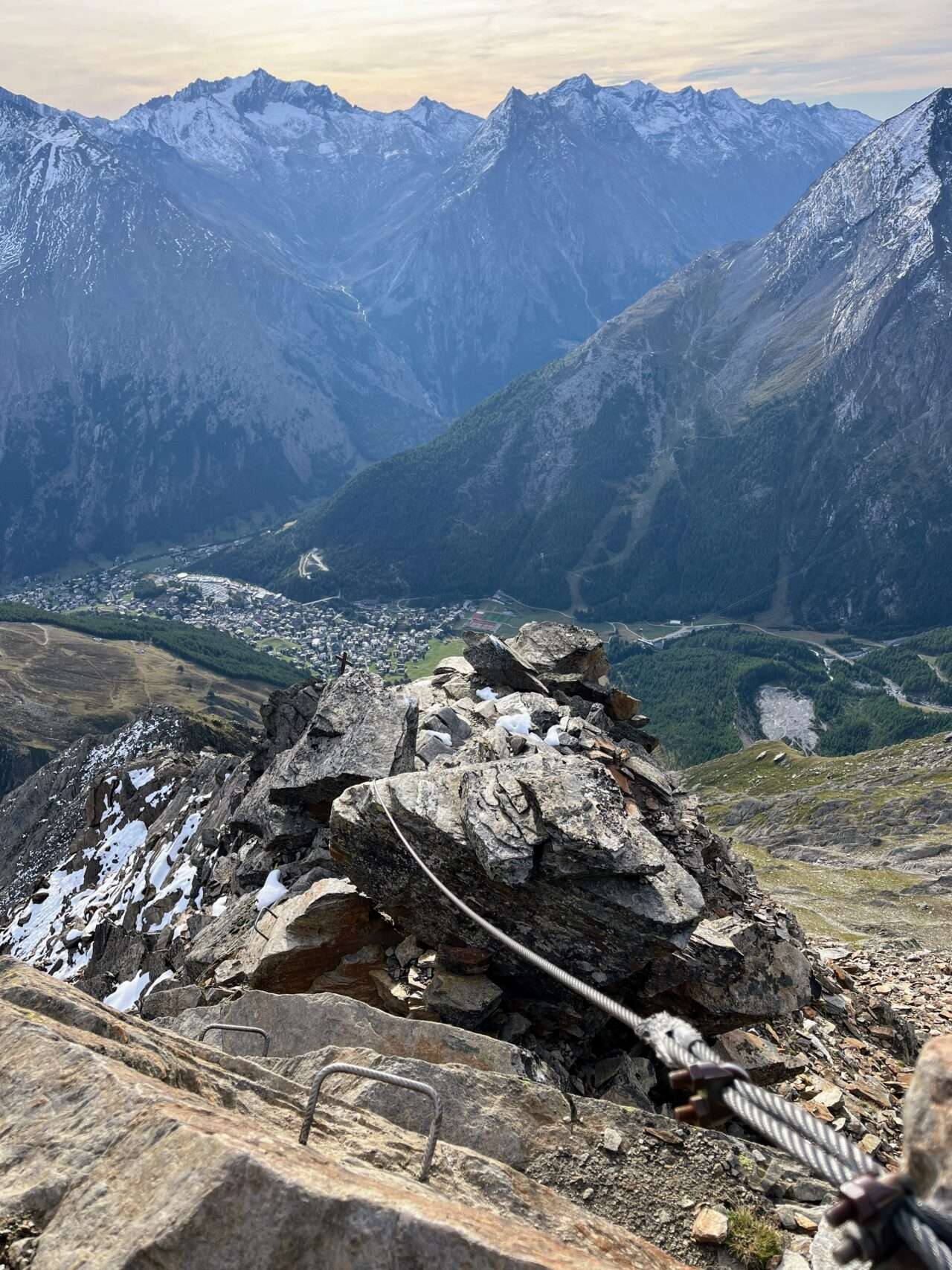 wanderung_saaser_huettentour_tag_4_mischabelhuette_saas_fee_