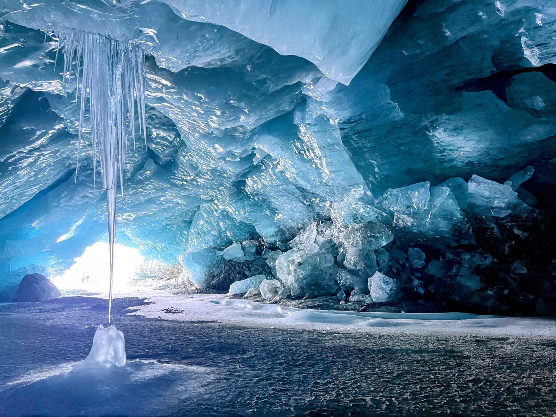 schneeschuhwanderung_gletscherhoehle_morteratschgletscher_