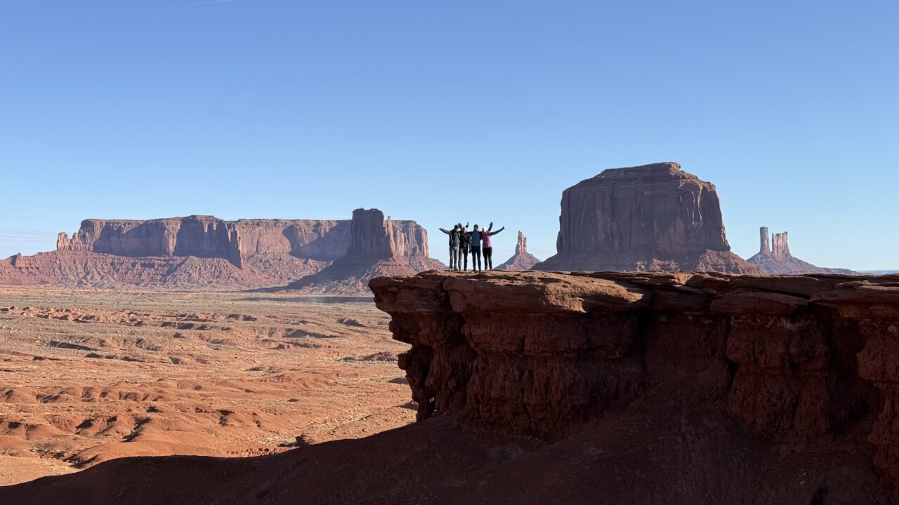 monument_valley_sunrise_hike_