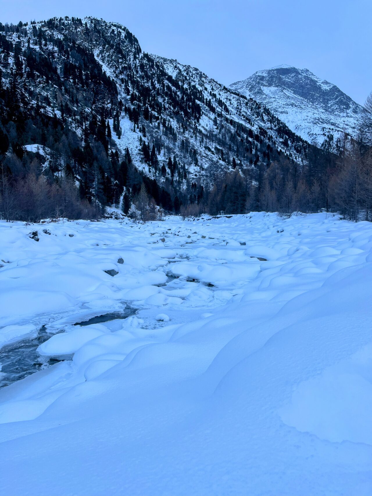 schneeschuhwanderung_gletscherhoehle_morteratschgletscher_
