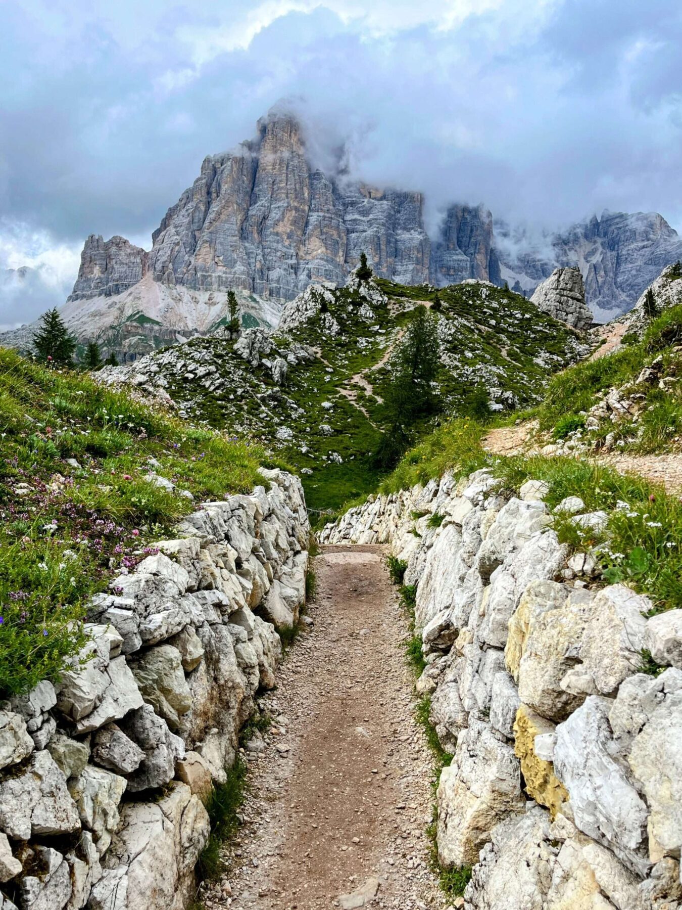 wanderung_dolomiten_hoehenweg_1_etappe_4_rifugio_lagazuoi_rifugio_cinque_torri_