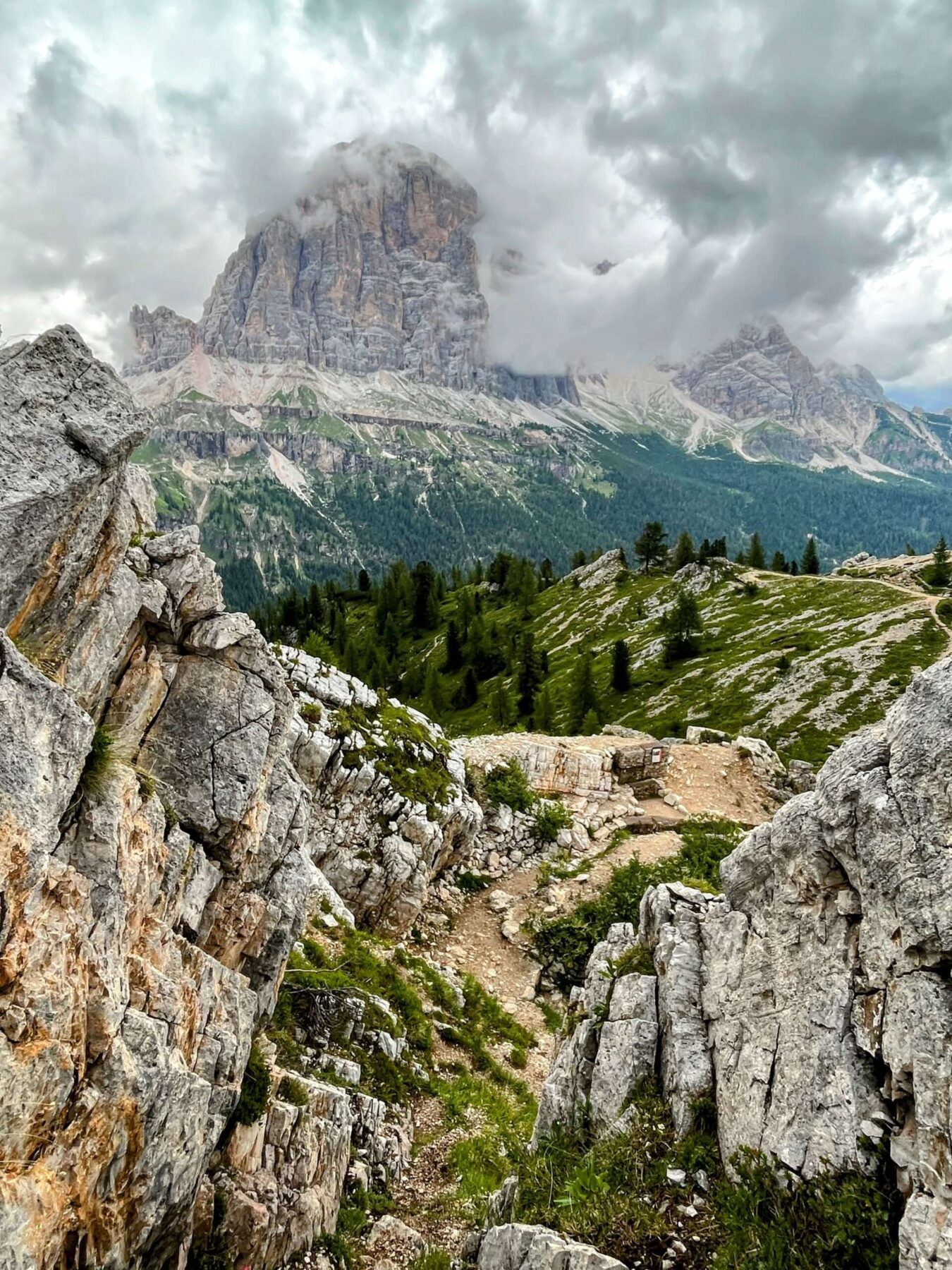 wanderung_dolomiten_hoehenweg_1_etappe_4_rifugio_lagazuoi_rifugio_cinque_torri_