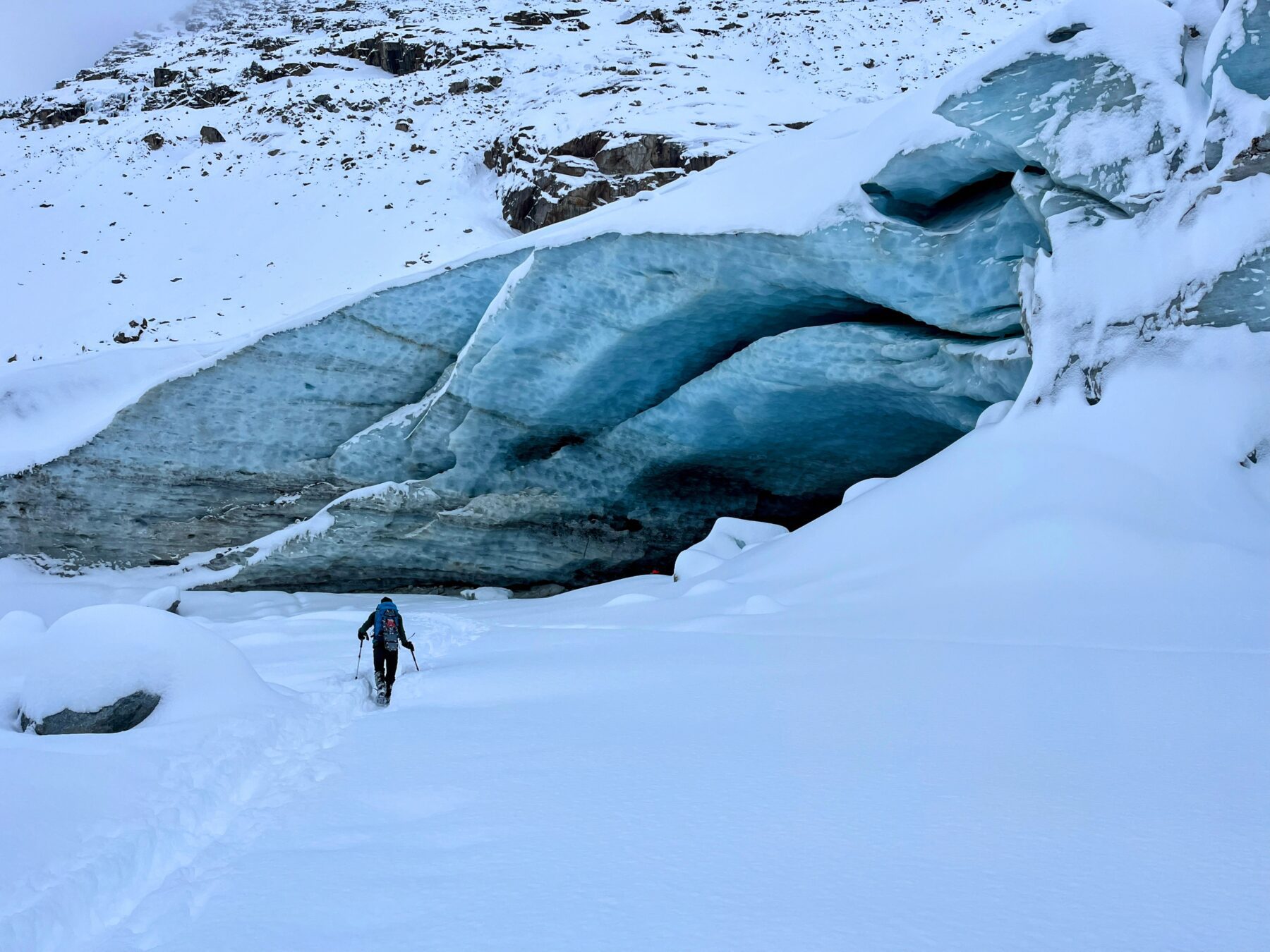 schneeschuhwanderung_gletscherhoehle_morteratschgletscher_