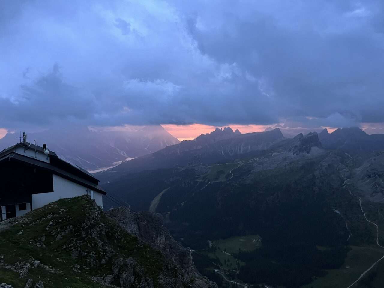wanderung_dolomiten_hoehenweg_1_etappe_4_rifugio_lagazuoi_rifugio_cinque_torri_