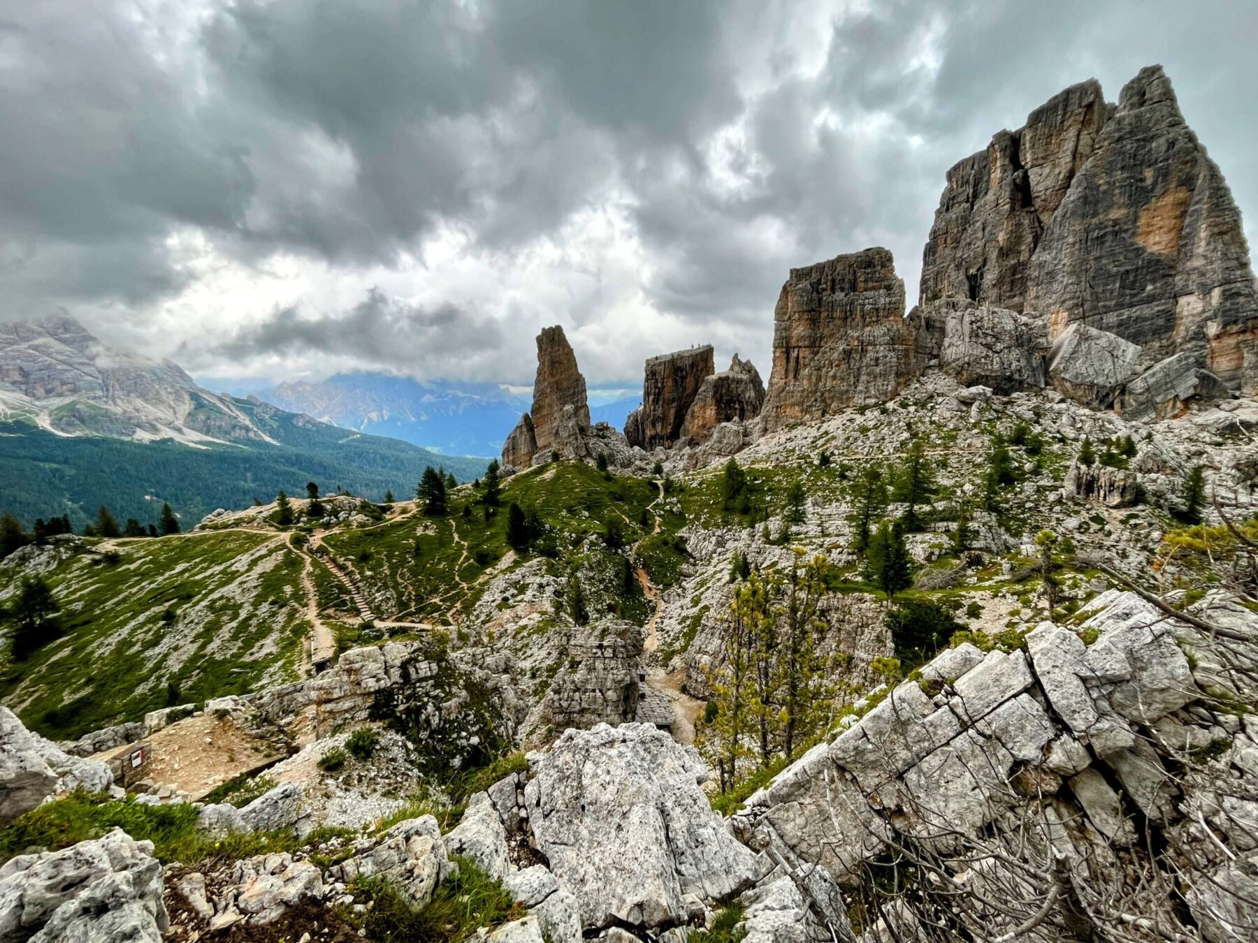 wanderung_dolomiten_hoehenweg_1_etappe_4_rifugio_lagazuoi_rifugio_cinque_torri_