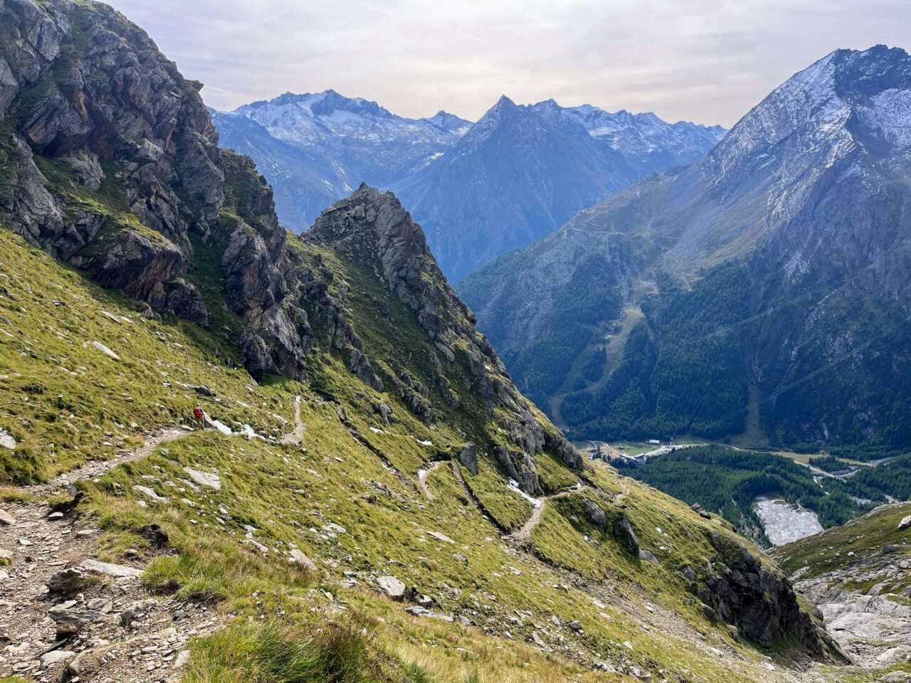 wanderung_saaser_huettentour_tag_4_mischabelhuette_saas_fee_