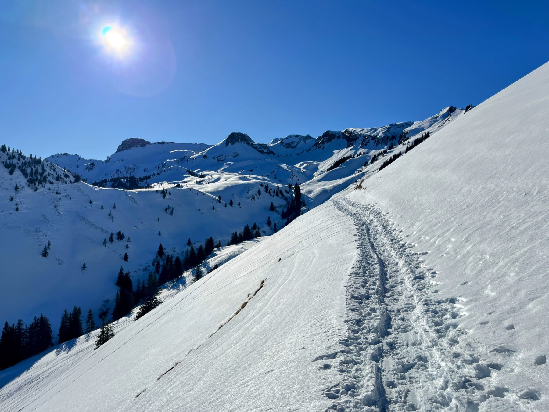 schneeschuhwanderung_wirzweli_arvitrail_chaelenhuette_