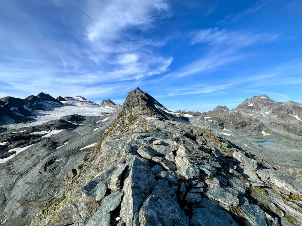 wanderung_alpenpaesseweg_etappe_29_cabane_de_prafleuri_cabane_de_louvie_