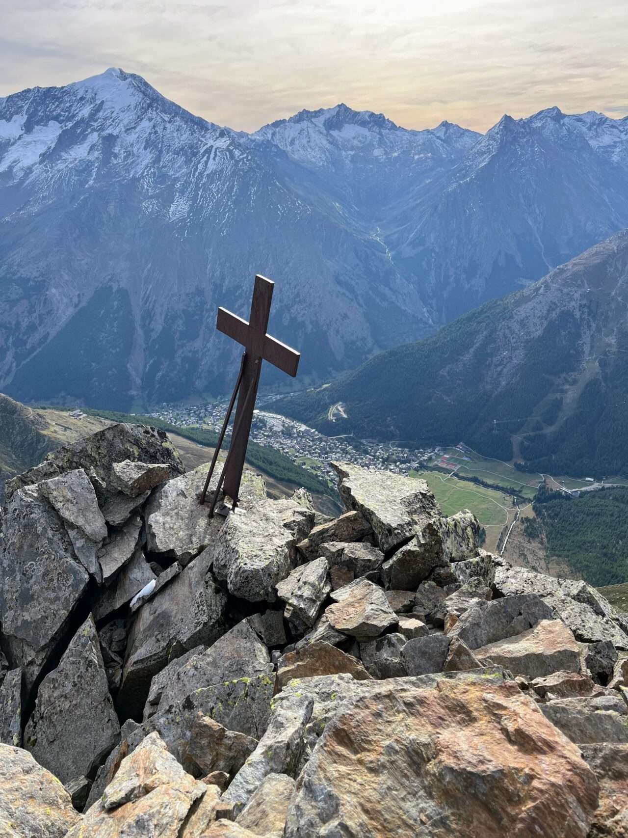 wanderung_saaser_huettentour_tag_4_mischabelhuette_saas_fee_
