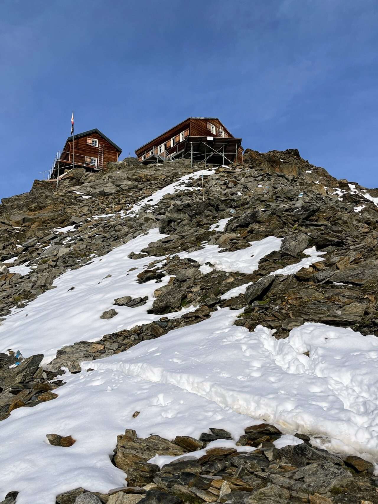 wanderung_saaser_huettentour_tag_4_mischabelhuette_saas_fee_