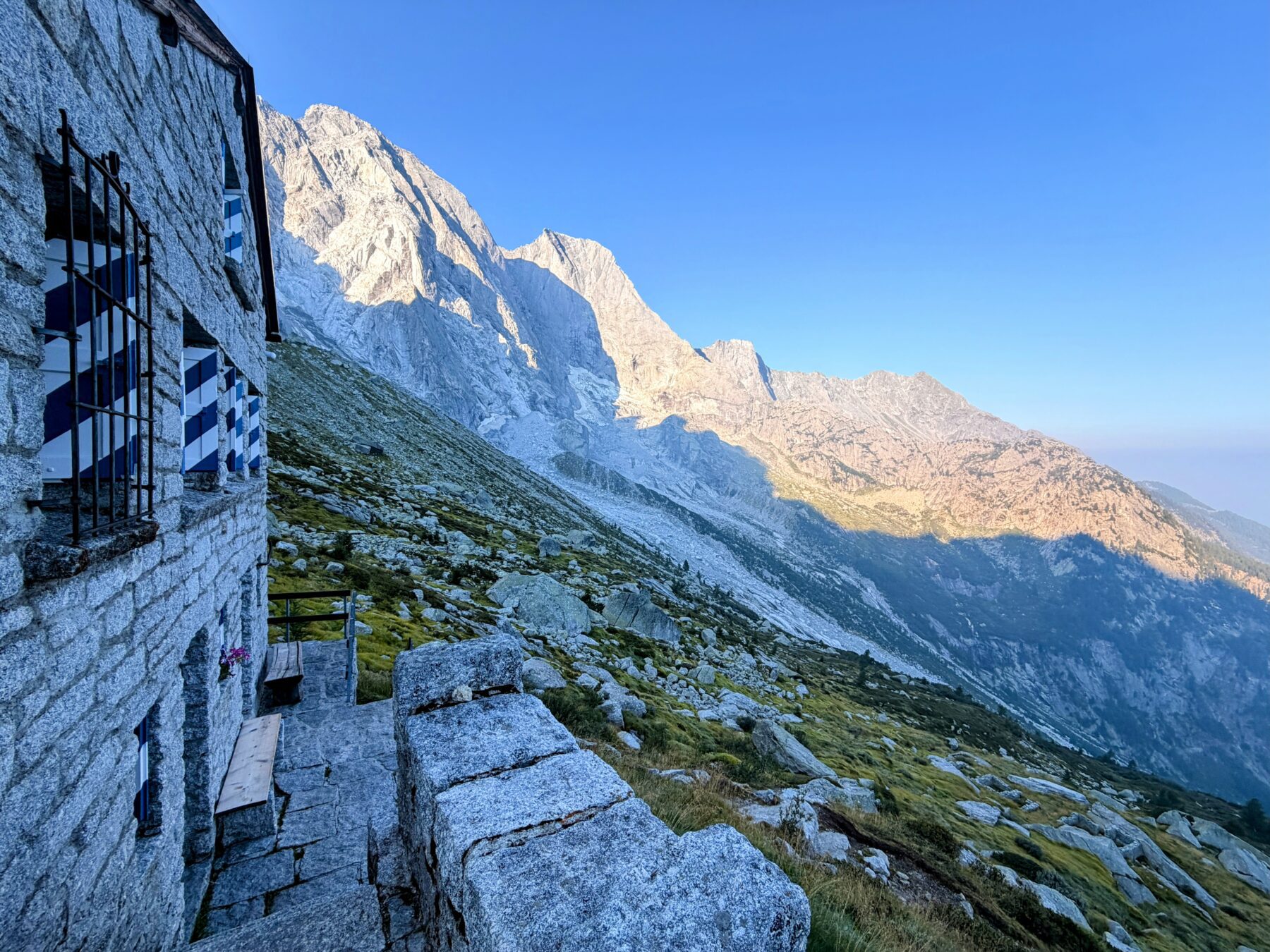 wanderung_sentiero_alpino_bregaglia_sciorahuette_sasc_furae_huette__IMG_0423