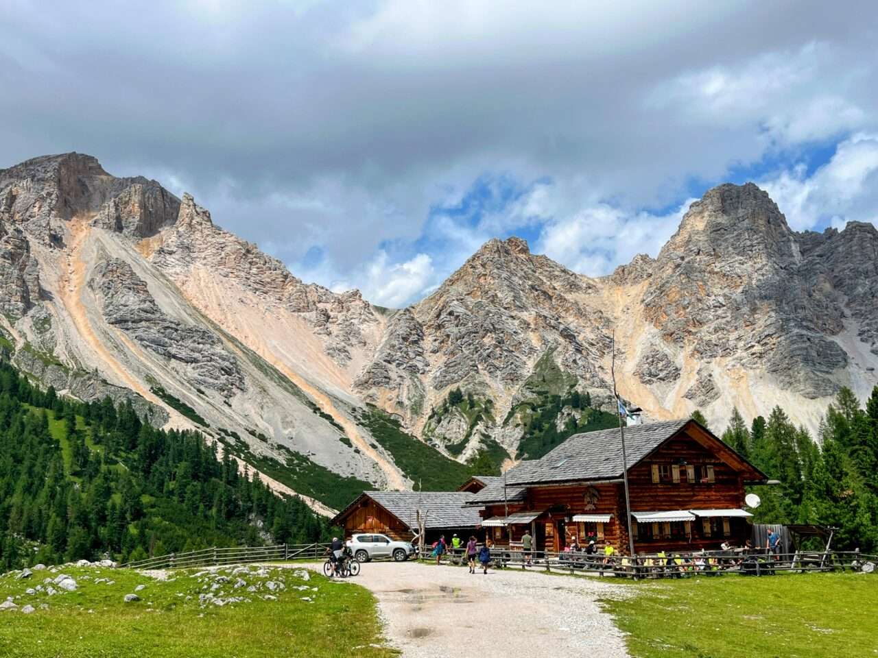 wanderung_dolomiten_hoehenweg_1_etappe_2_rifugio_sennes_rifugio_lavarella_