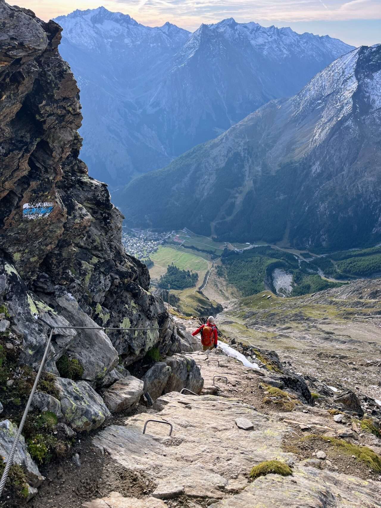 wanderung_saaser_huettentour_tag_4_mischabelhuette_saas_fee_