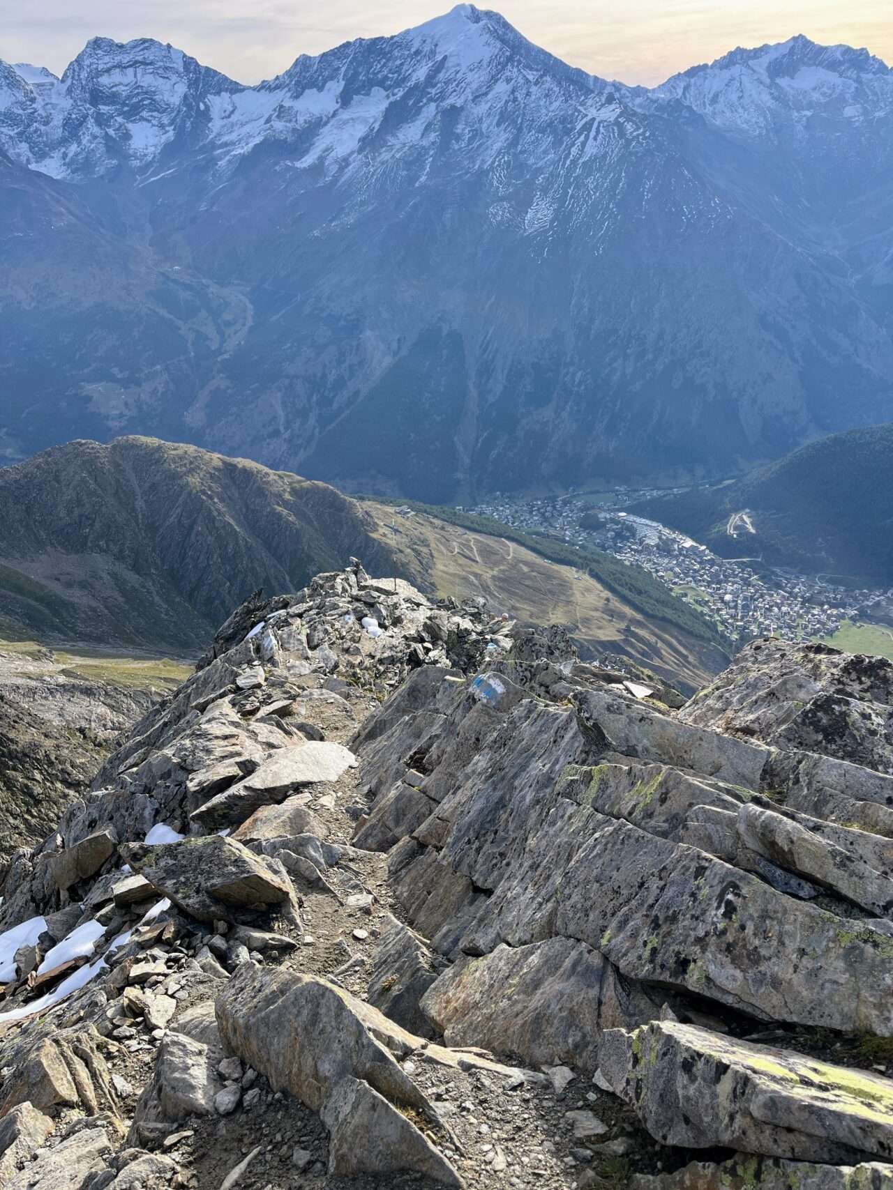 wanderung_saaser_huettentour_tag_4_mischabelhuette_saas_fee_