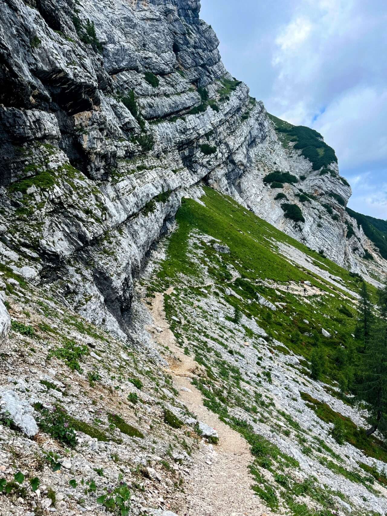 wanderung_dolomiten_hoehenweg_1_etappe_1_pragser_wildsee_rifugio_sennes_