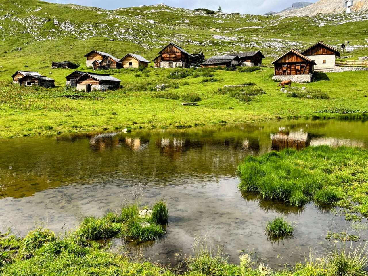wanderung_dolomiten_hoehenweg_1_etappe_1_pragser_wildsee_rifugio_sennes_