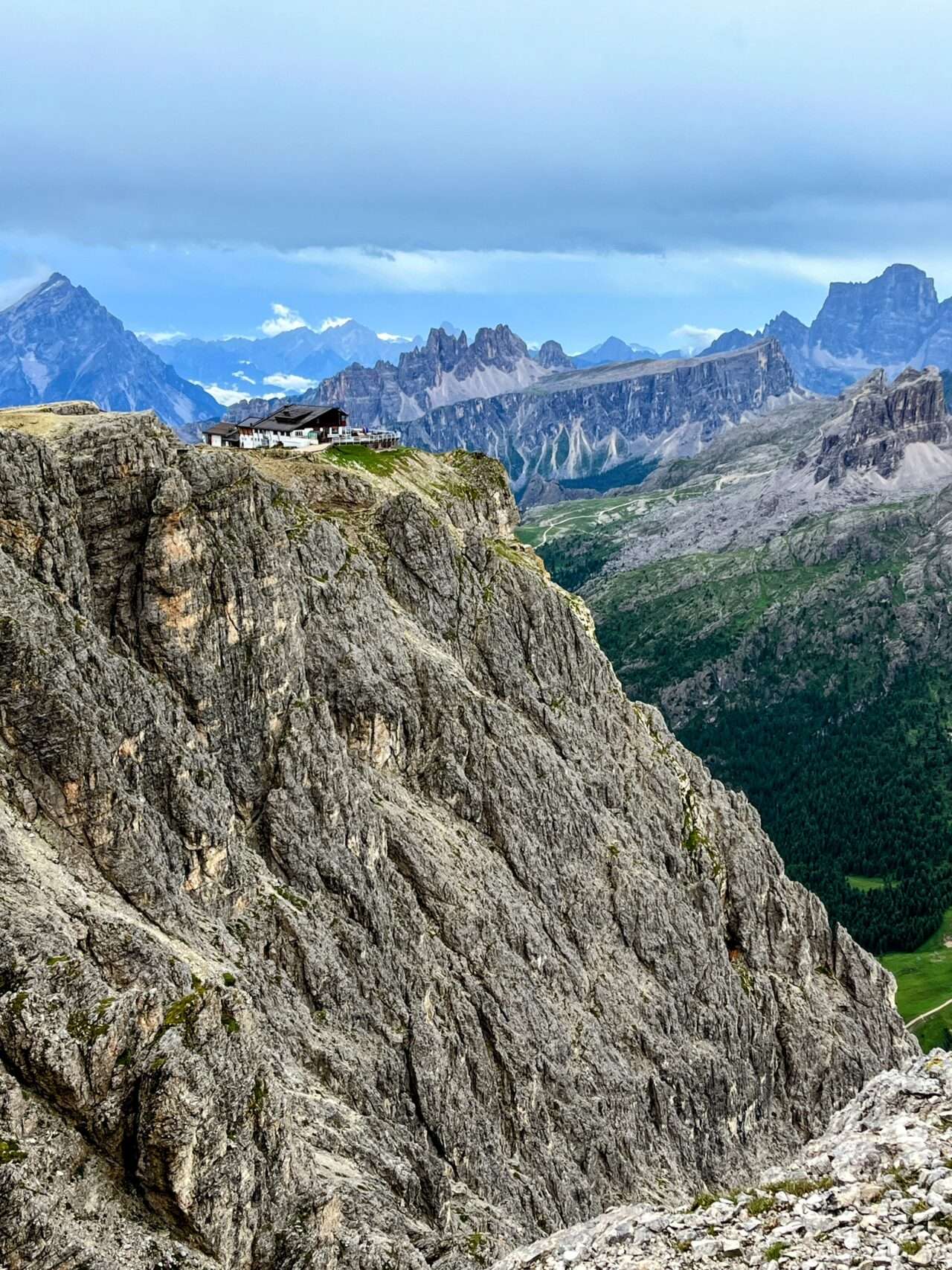 wanderung_dolomiten_hoehenweg_1_etappe_3_rifugio_lavarella_rifugio_lagazuoi_