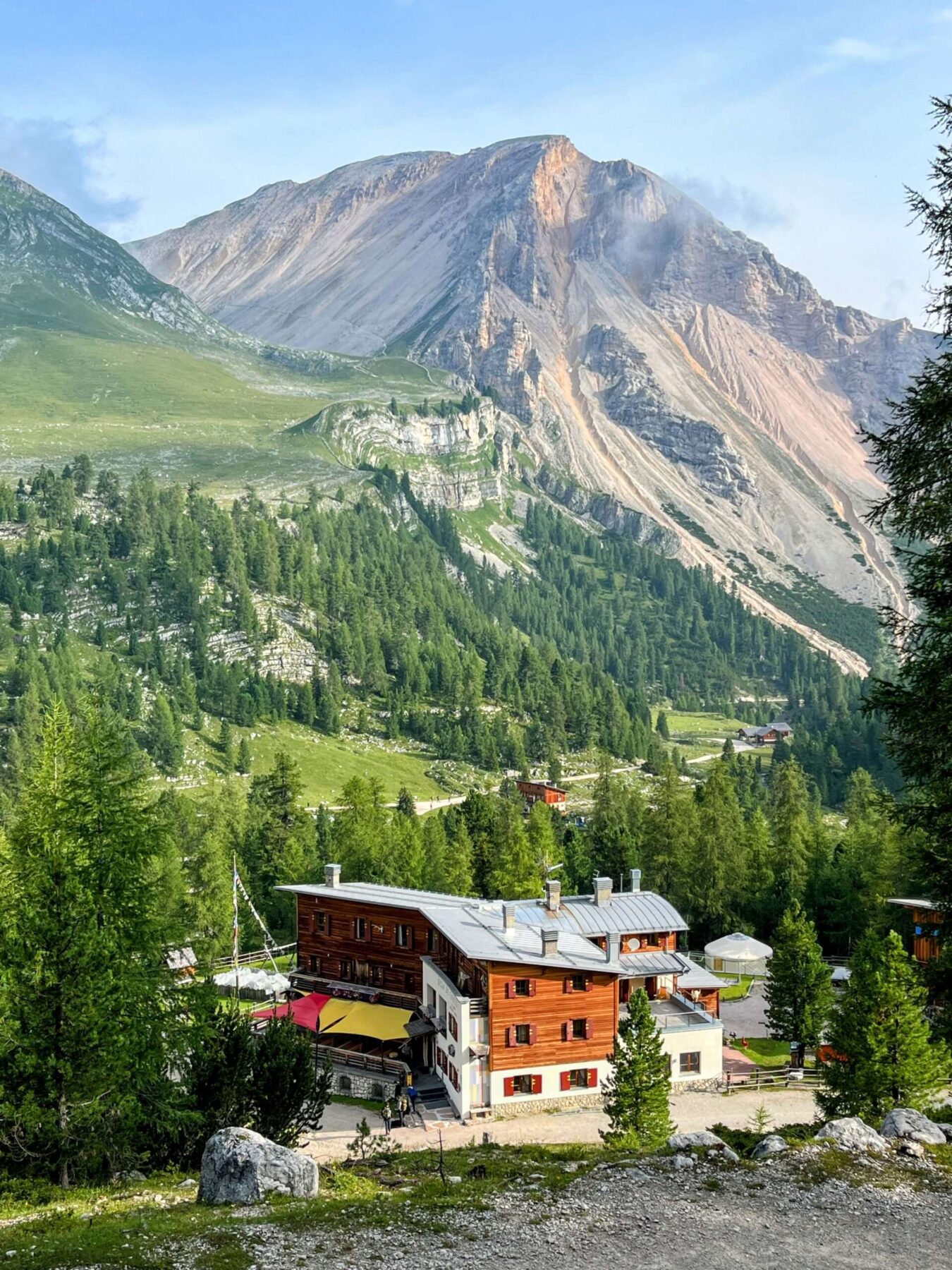 wanderung_dolomiten_hoehenweg_1_etappe_3_rifugio_lavarella_rifugio_lagazuoi_