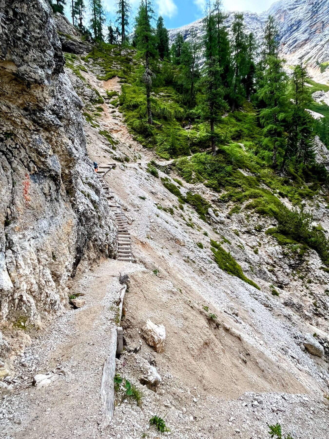 wanderung_dolomiten_hoehenweg_1_etappe_1_pragser_wildsee_rifugio_sennes_
