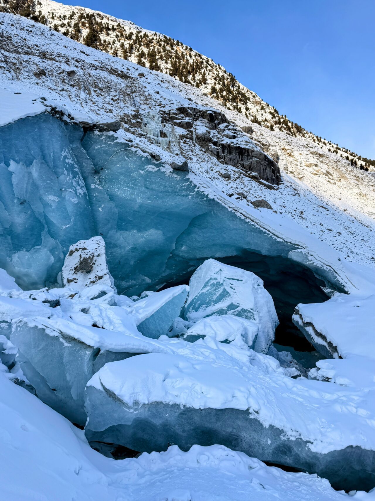 schneeschuhwanderung_gletscherhoehle_morteratschgletscher__IMG_9024