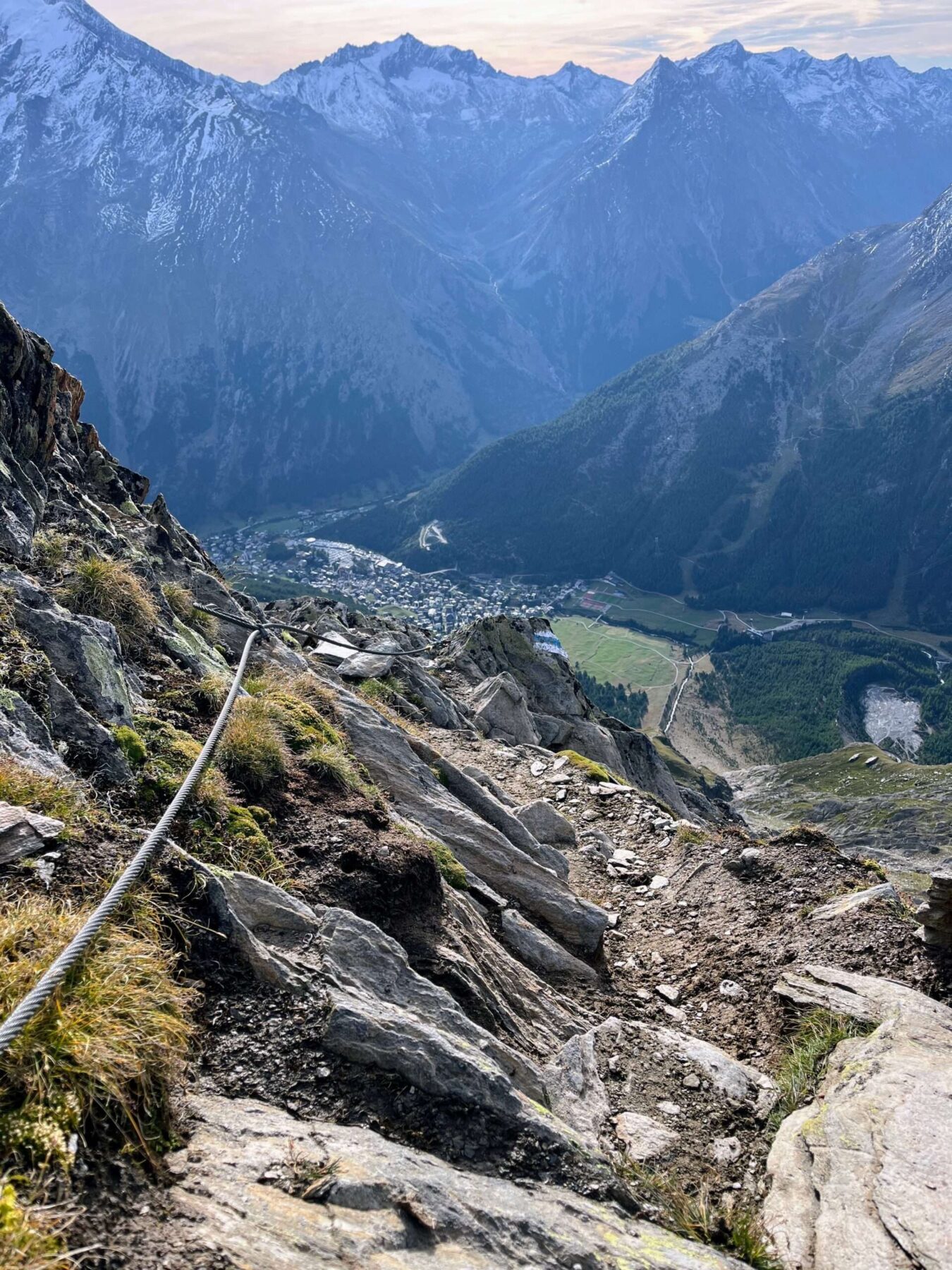 wanderung_saaser_huettentour_tag_4_mischabelhuette_saas_fee_