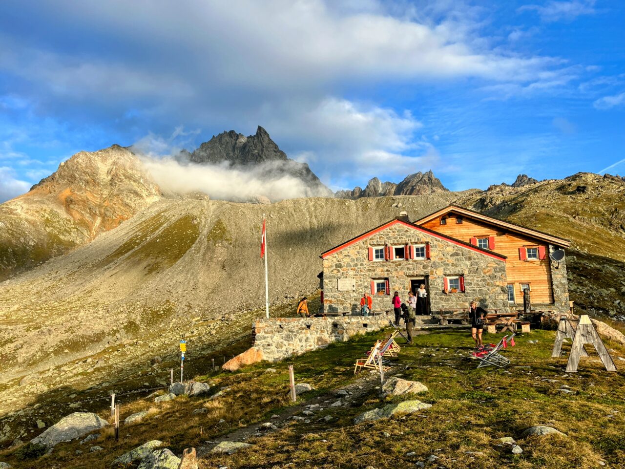 wanderung_bernina_trek_tag_2_eschahuette_jenatschuette_