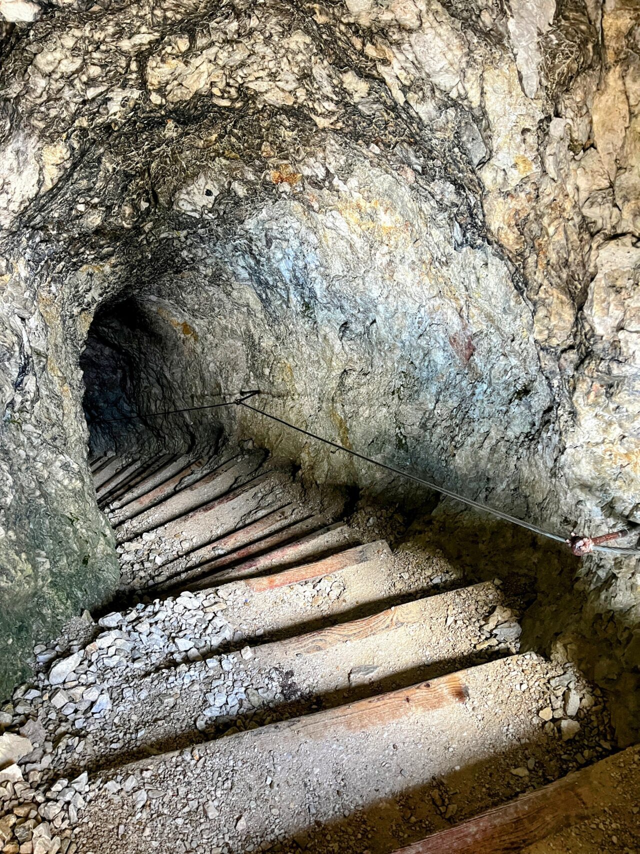 klettersteig_kaiserjägersteig_lagazuoi_tunnel_