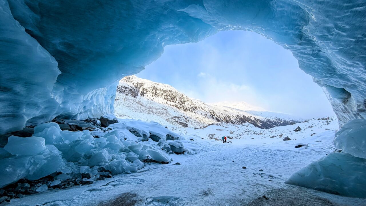 schneeschuhwanderung_gletscherhoehle_morteratschgletscher__IMG_8976
