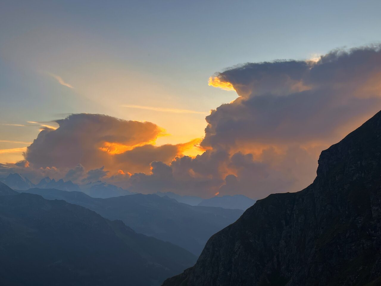 wanderung_alpenpaesseweg_etappe_29_cabane_de_prafleuri_cabane_de_louvie_