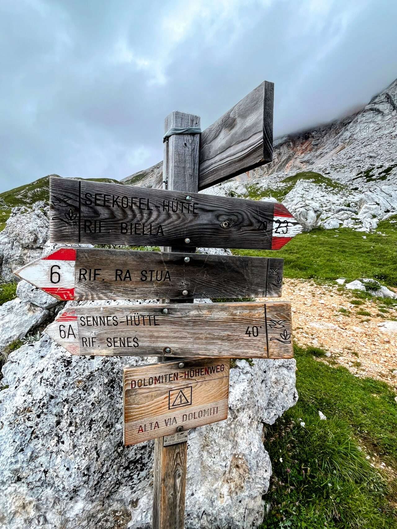 wanderung_dolomiten_hoehenweg_1_etappe_1_pragser_wildsee_rifugio_sennes_