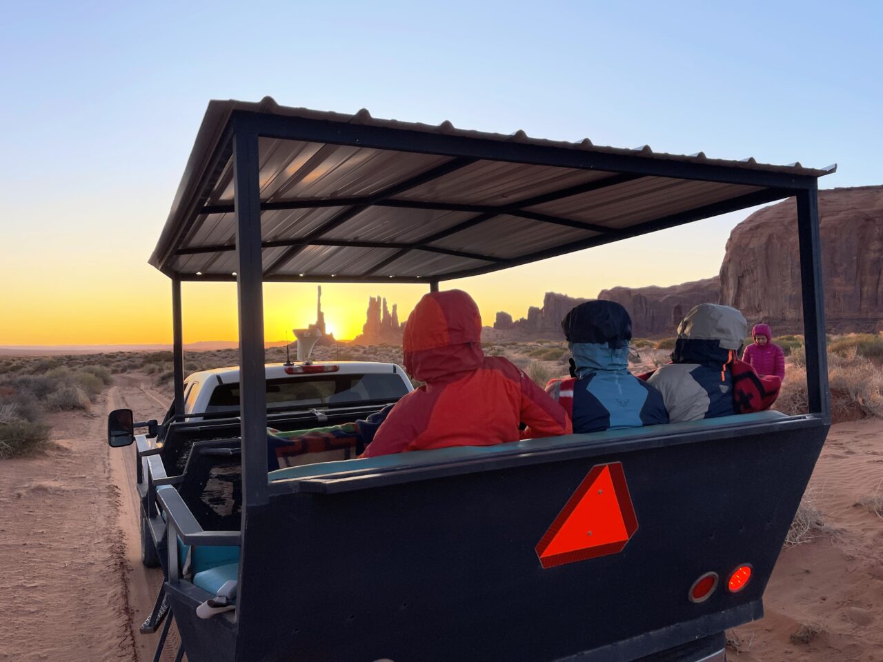monument_valley_sunrise_hike_