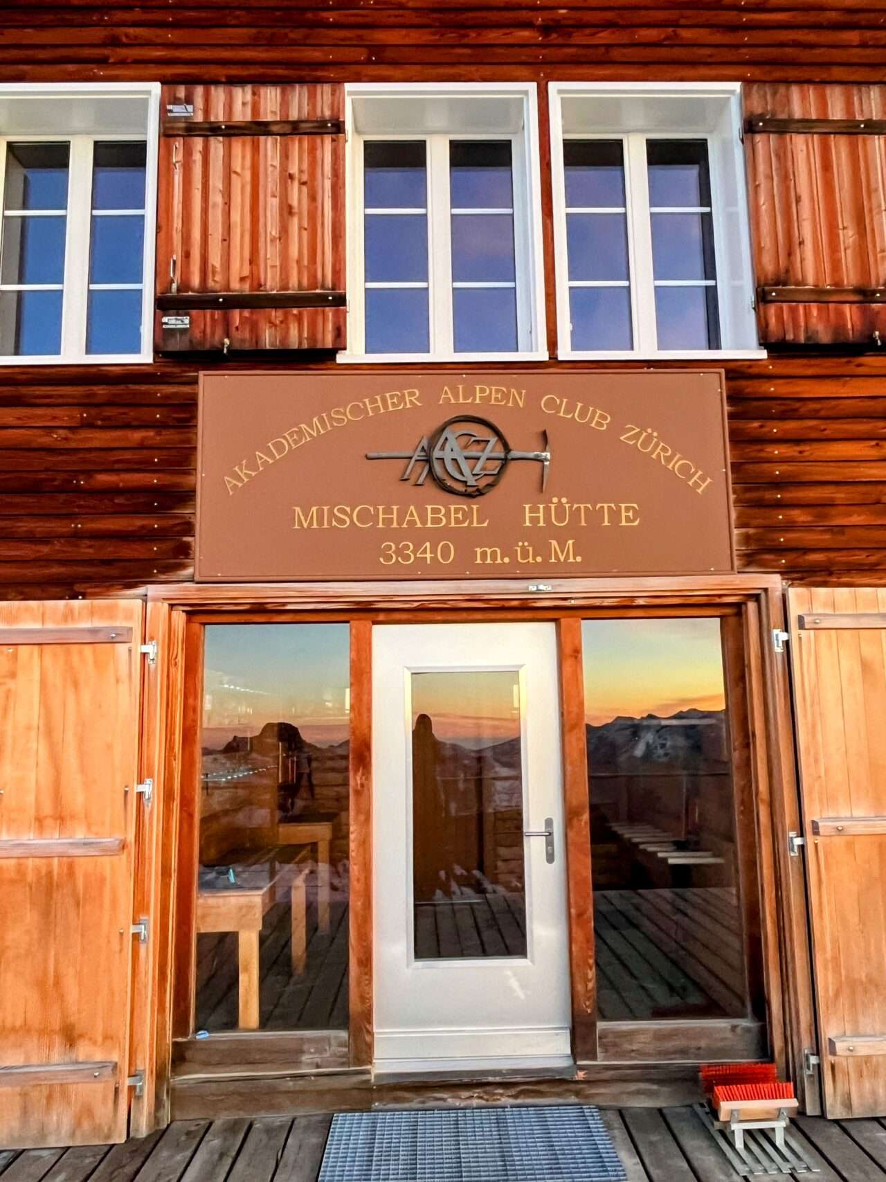 wanderung_saaser_huettentour_tag_4_mischabelhuette_saas_fee_