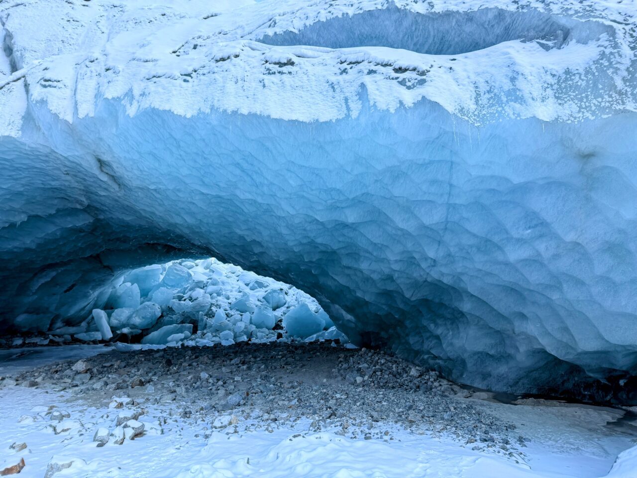 schneeschuhwanderung_gletscherhoehle_morteratschgletscher_