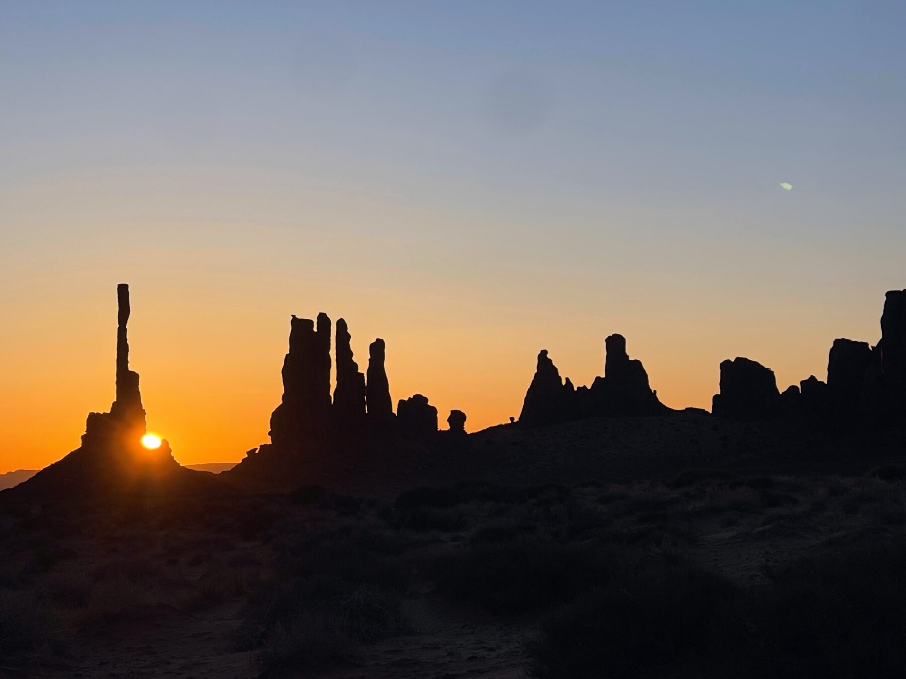 monument_valley_sunrise_hike_
