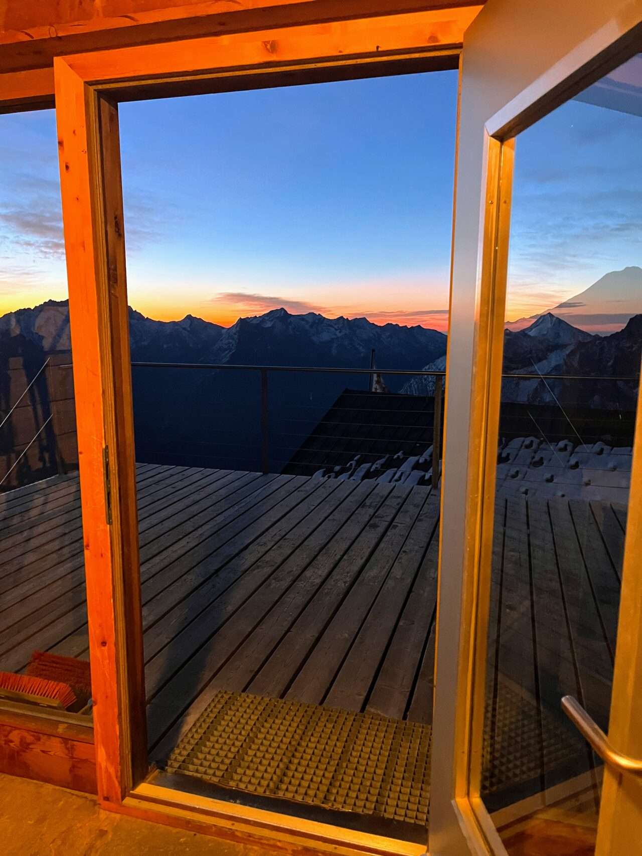 wanderung_saaser_huettentour_tag_4_mischabelhuette_saas_fee_