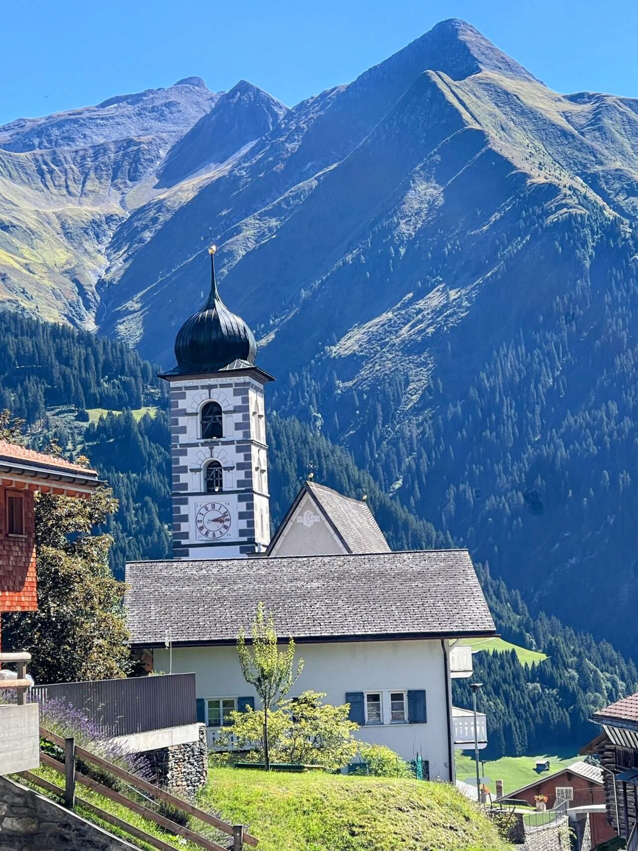 Alpenpässeweg_etappe_8_vella_lumein_