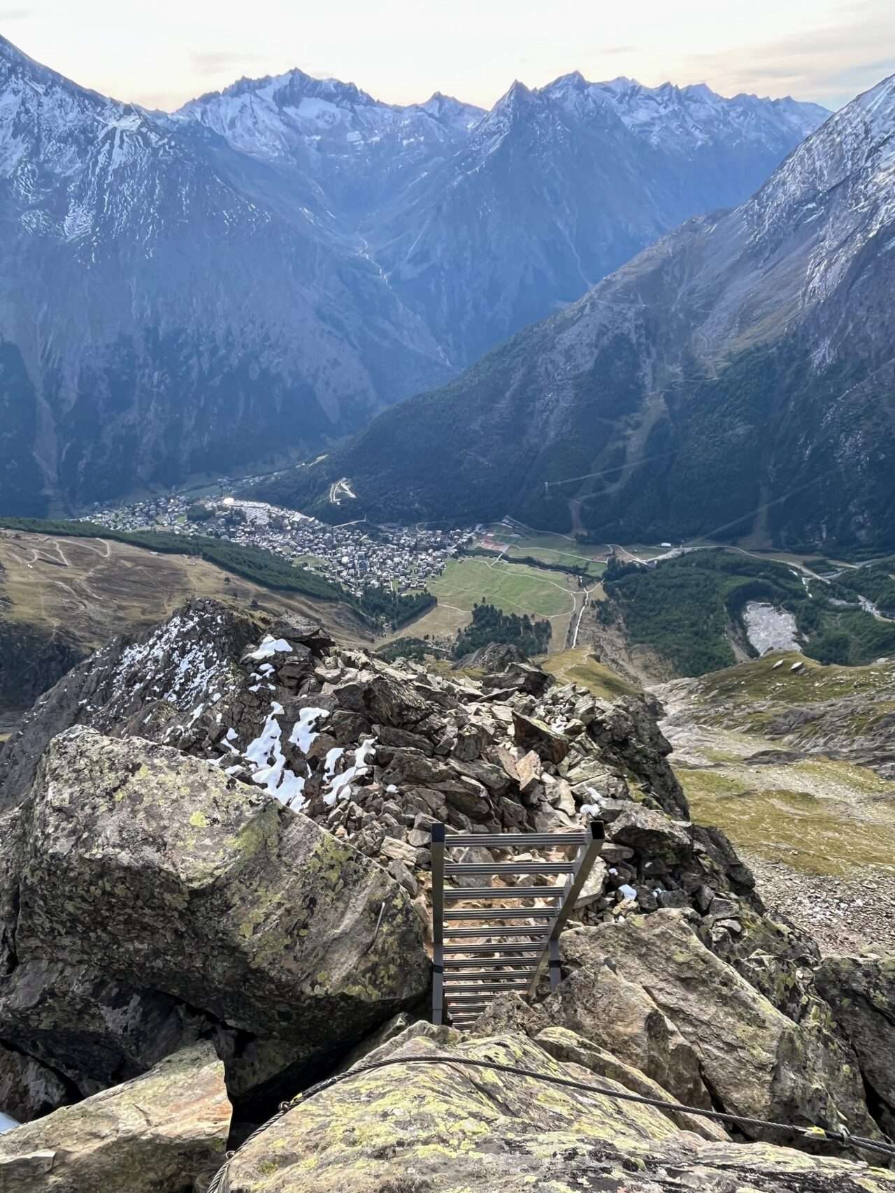 wanderung_saaser_huettentour_tag_4_mischabelhuette_saas_fee_