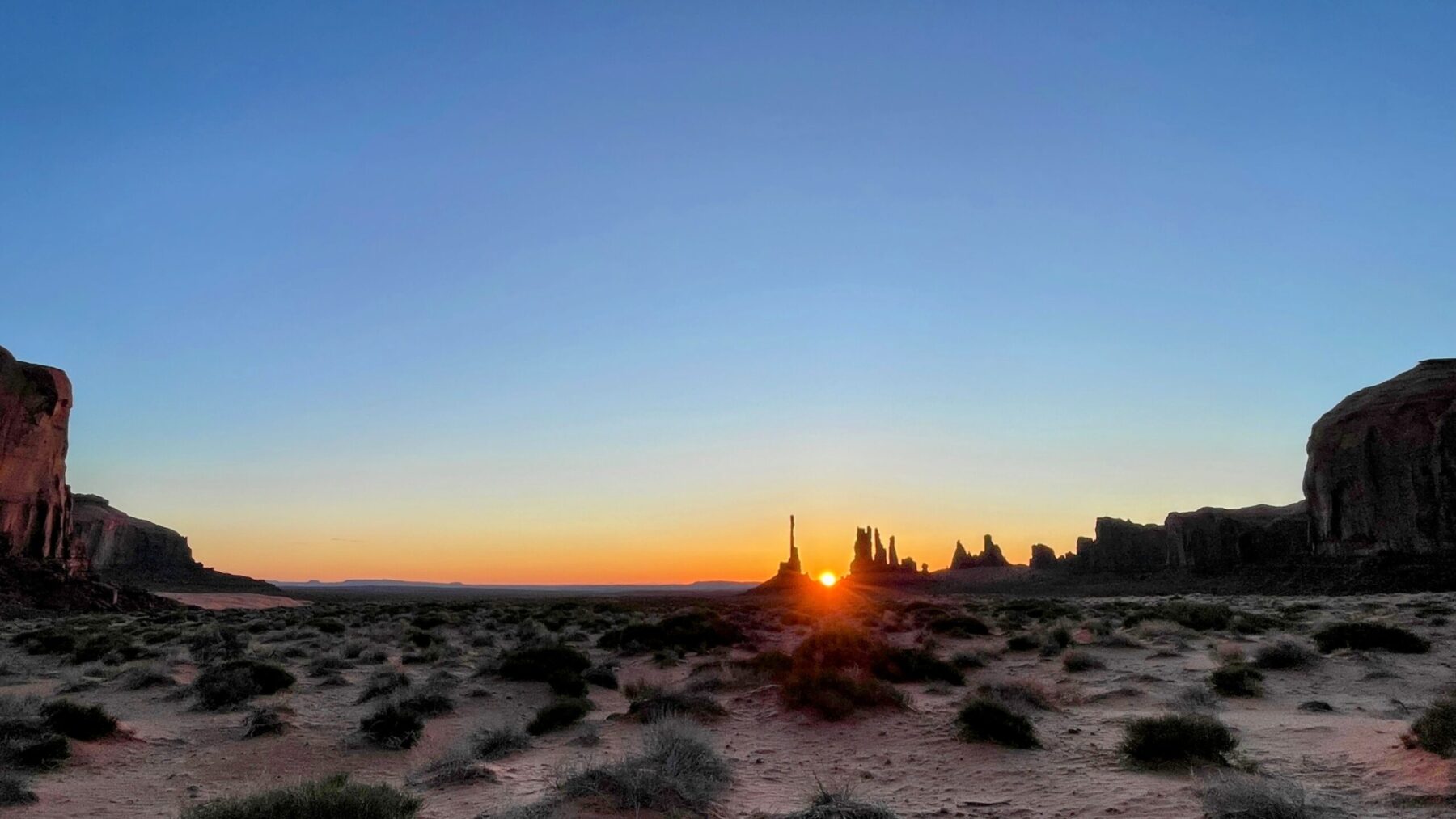 monument_valley_sunrise_hike_