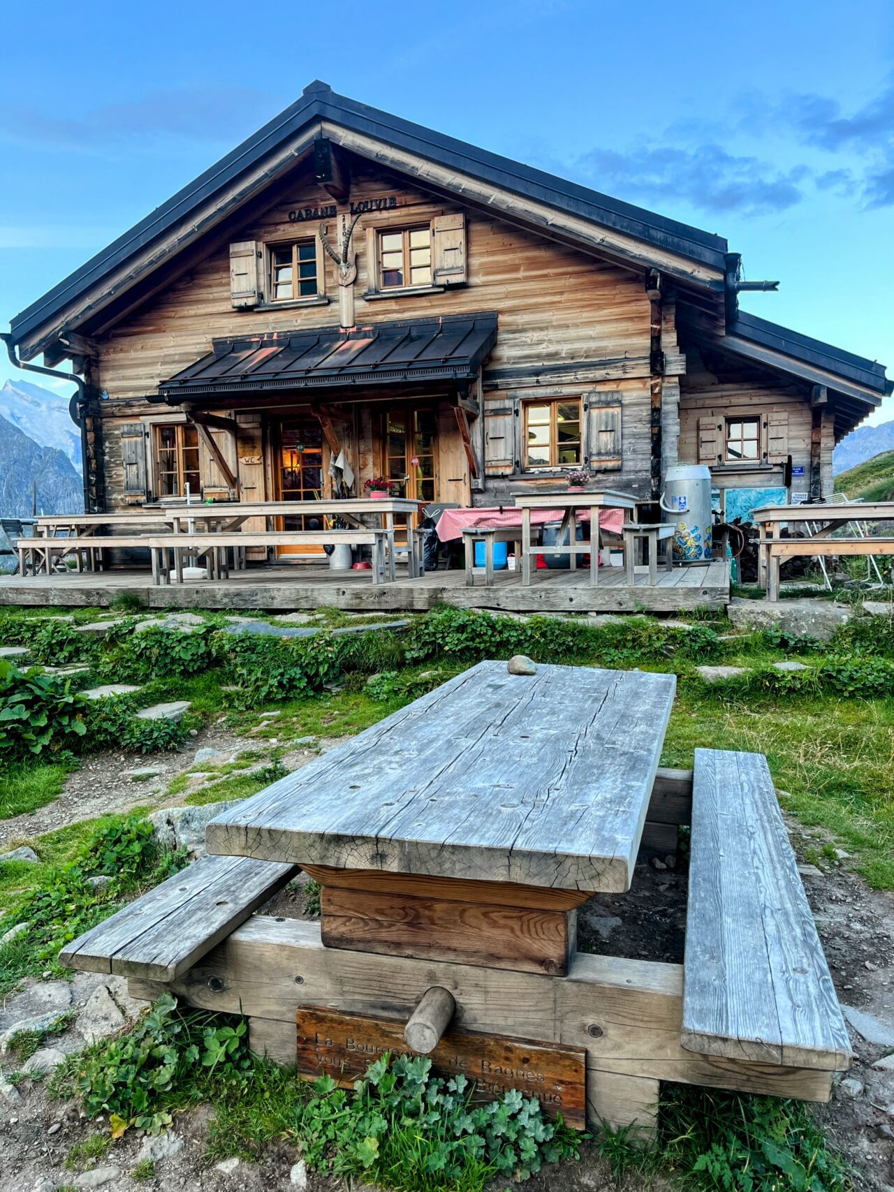 wanderung_alpenpaesseweg_etappe_29_cabane_de_prafleuri_cabane_de_louvie_